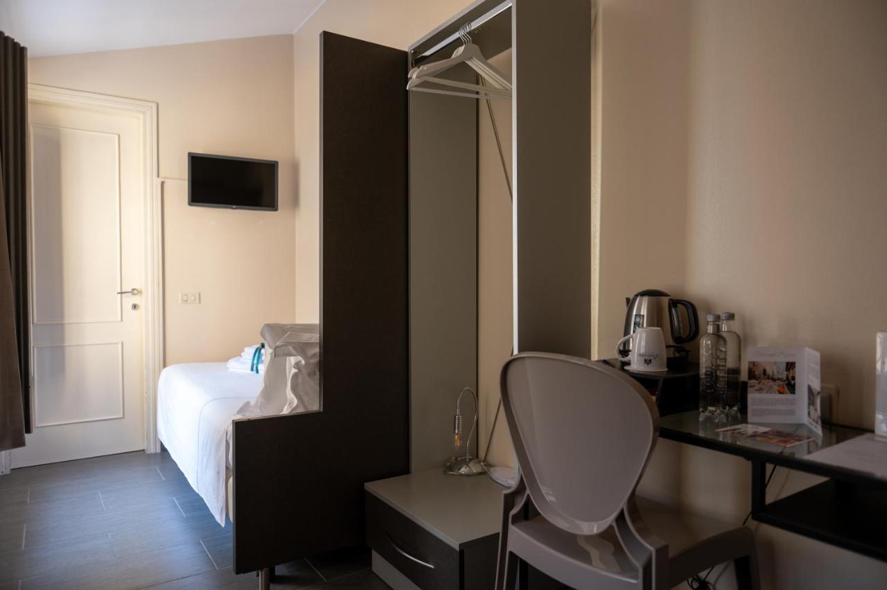 Hotel Duomo เกรโมนา ภายนอก รูปภาพ