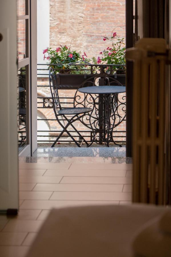 Hotel Duomo เกรโมนา ภายนอก รูปภาพ